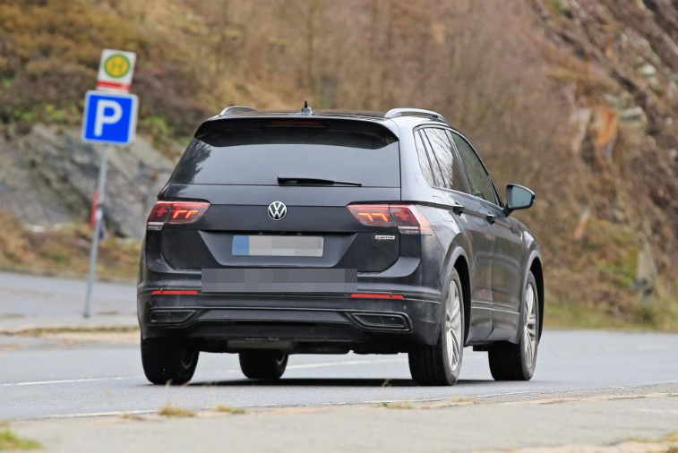 2021 VW Tiguan Kamuflajı Attı, Sportif Stilini Gösterdi